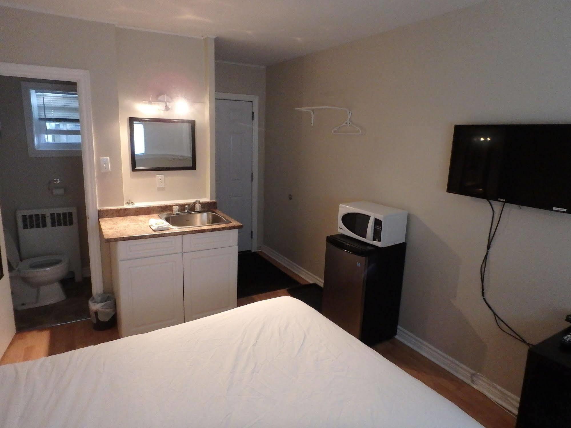 Wheel Inn Motel New Liskeard Ngoại thất bức ảnh