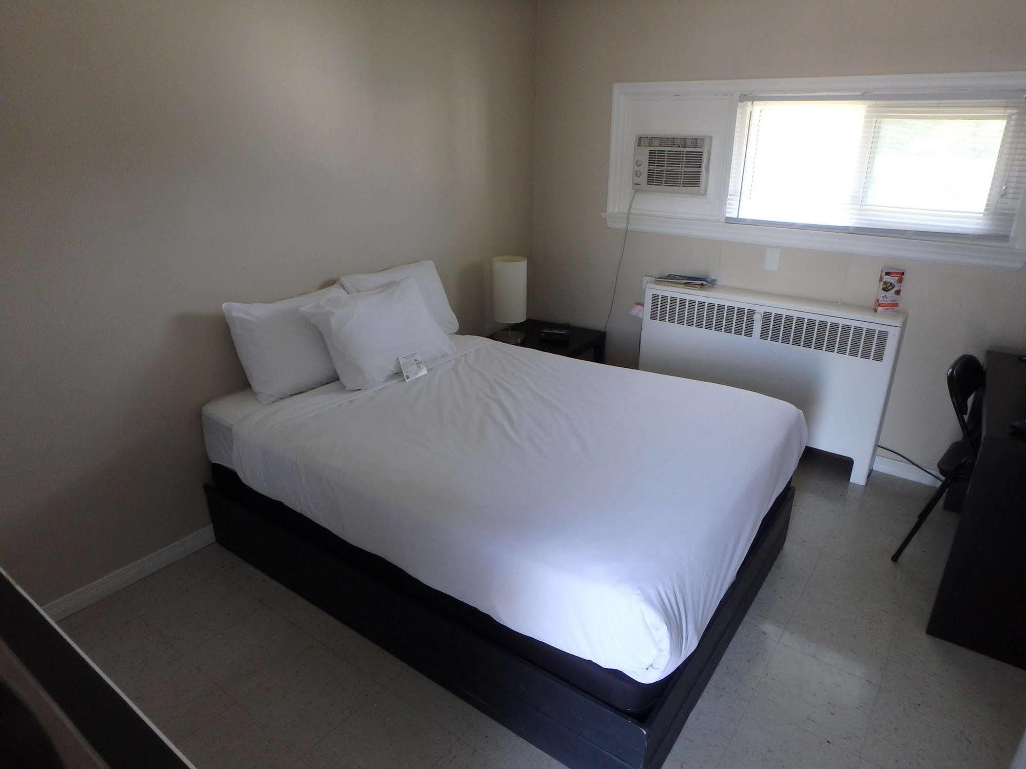 Wheel Inn Motel New Liskeard Ngoại thất bức ảnh