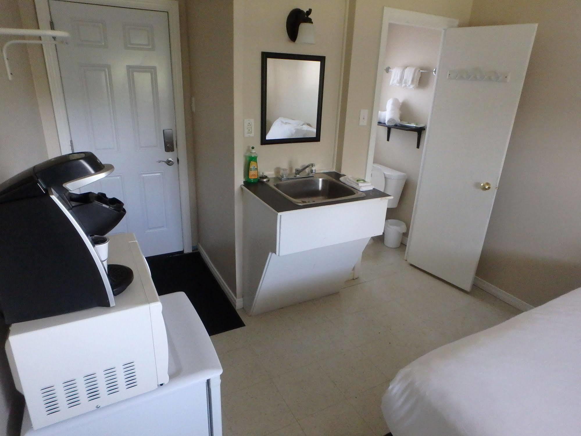 Wheel Inn Motel New Liskeard Ngoại thất bức ảnh